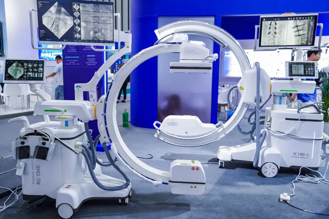 L'intelligenza Artificiale in Ortopedia: Una Rivoluzione Silenziosa Guidata dal Linguaggio Umano parla l'esperto Dott. Antonello Amelina