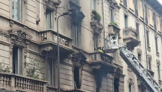 incendio a Milano Via Vitruvio 46, devasta un appartamento in Via Vitruvio: anziana ferita e tre intossicati